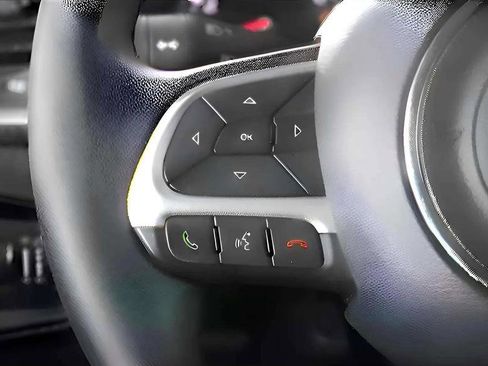 Used 2019 Jeep Renegade Latitude FWD image 22