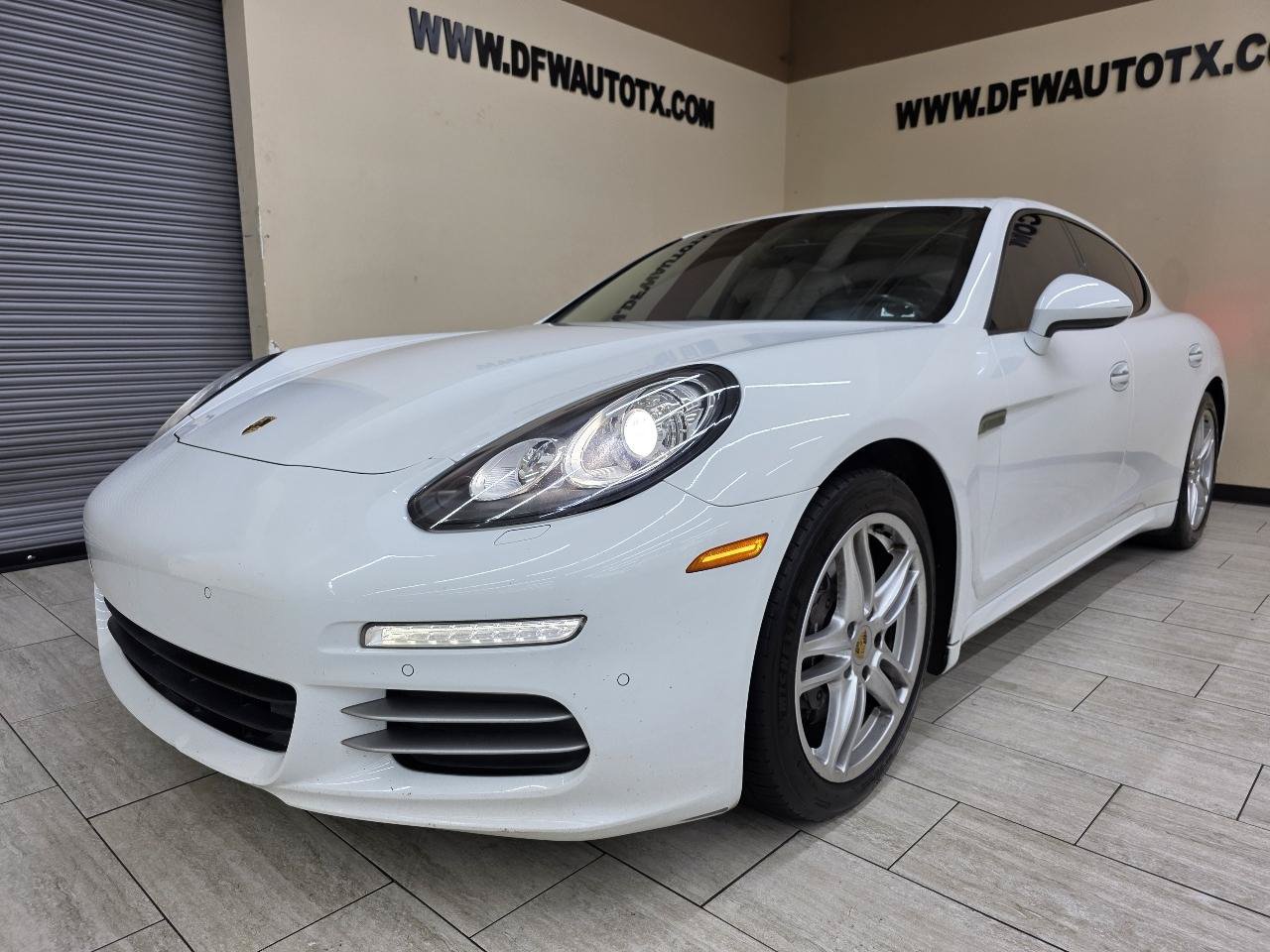Used 2015 Porsche Panamera 4 w/ Premium Package Plus AWD/4WD image 2