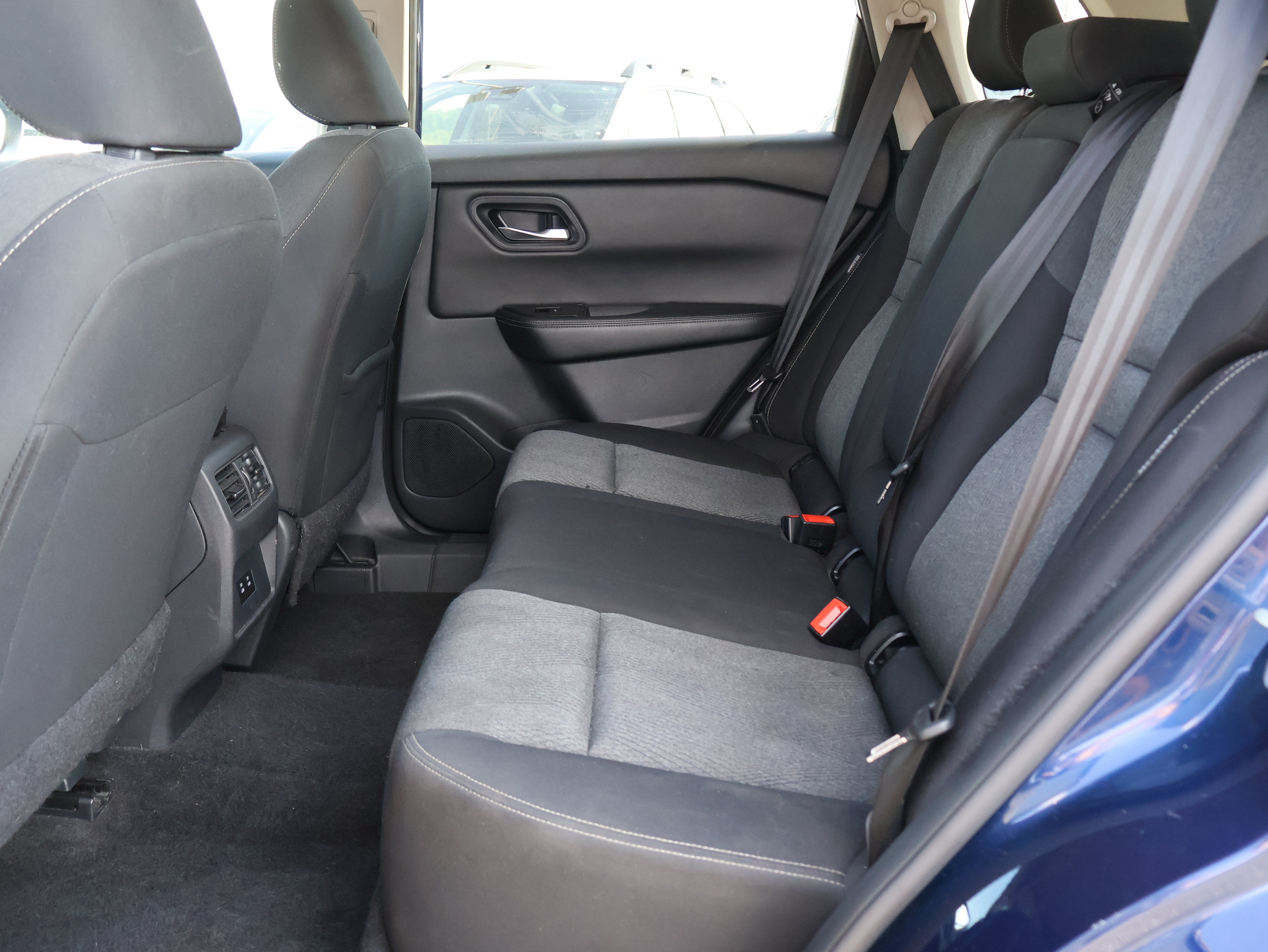 Used 2024 Nissan Rogue SV AWD/4WD image 12