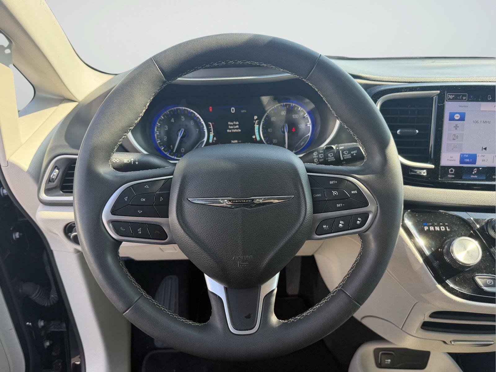 Used 2024 Chrysler Pacifica Touring-L FWD image 14