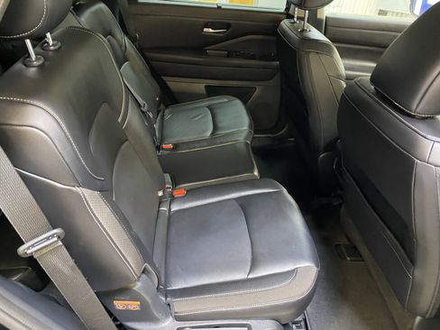 Used 2024 Nissan Pathfinder SL image 27