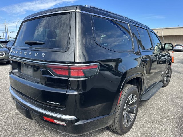 Used 2024 Jeep Wagoneer Series III AWD/4WD image 11