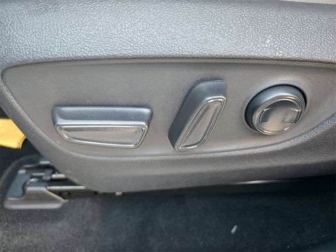 Used 2023 Toyota Highlander Bronze Edition image 28