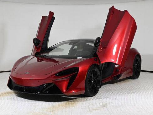 Used 2024 McLaren Artura image 20
