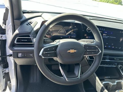 New 2026 Chevrolet Traverse LT image 11