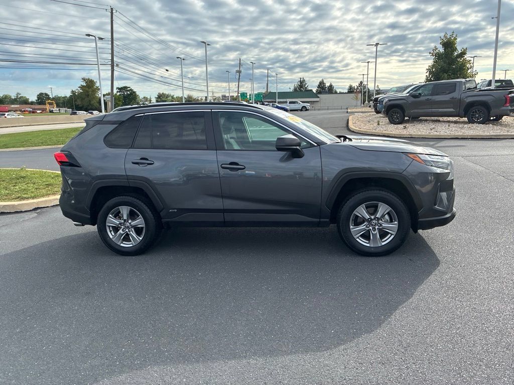 Used 2025 Toyota RAV4 LE AWD/4WD image 4