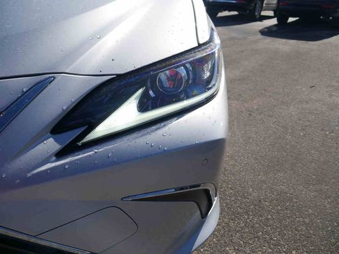 Used 2019 Lexus ES 300h w/ Premium Package image 24