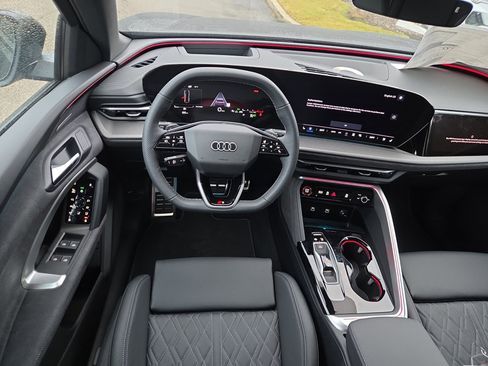 New 2025 Audi SQ5 Prestige image 7