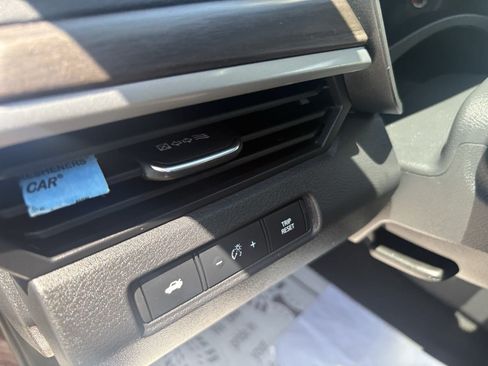 Used 2025 Nissan Altima 2.5 SV FWD image 22