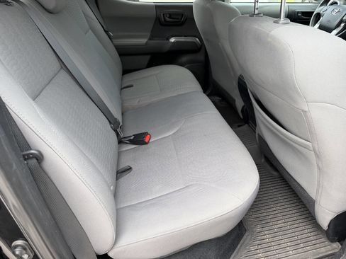 Used 2018 Toyota Tacoma SR5 AWD/4WD image 20