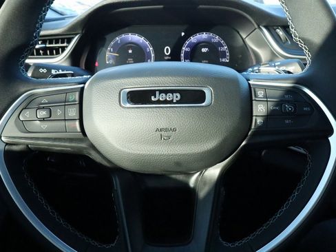 New 2025 Jeep Grand Cherokee Laredo image 3