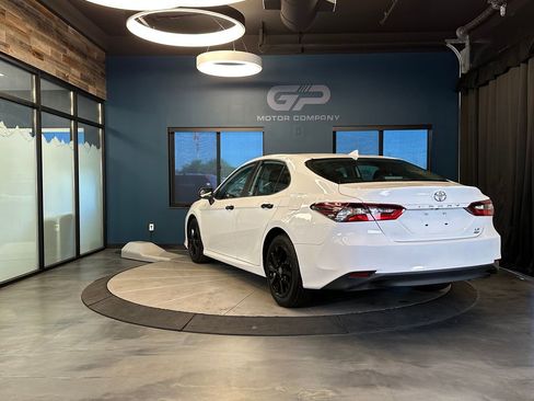 Used 2022 Toyota Camry LE AWD/4WD image 5