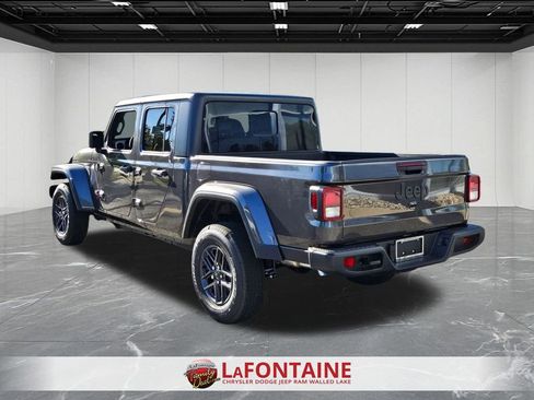 New 2025 Jeep Gladiator Sport image 3
