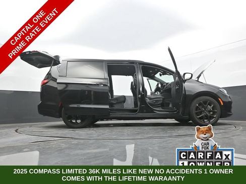 Used 2025 Chrysler Pacifica Limited FWD image 70