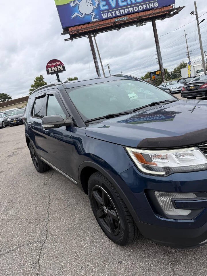 Used 2017 Ford Explorer XLT w/ Equipment Group 202A AWD/4WD image 51