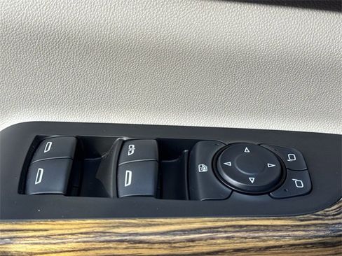 Certified 2017 GMC Acadia Denali w/ Technology Package image 24