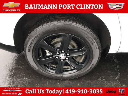 Used 2024 Buick Enclave Essence w/ Sport Touring Edition AWD/4WD image 27