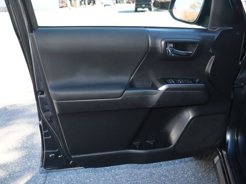 Certified 2023 Toyota Tacoma TRD Off-Road image 9