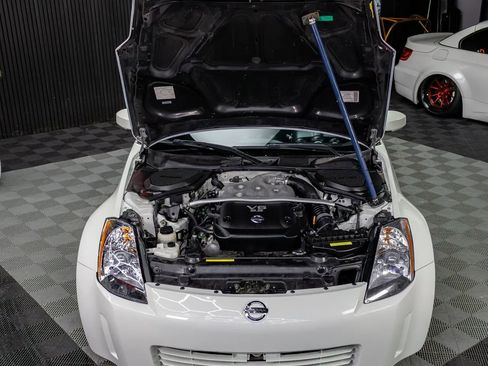 Used 2005 Nissan 350Z Coupe w/ (N93) Cargo Convenience Pkg image 5