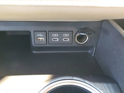 Used 2023 Toyota Highlander Limited image 41