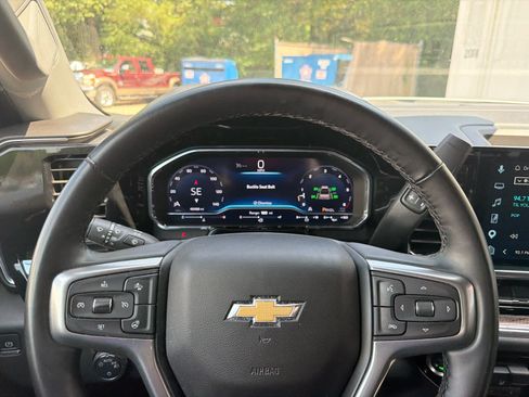 Used 2025 Chevrolet Silverado 1500 LT RWD image 22