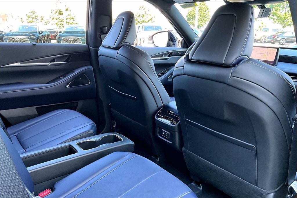 Certified 2026 INFINITI QX60 Sport w/ Dark Cargo Package AWD/4WD image 29