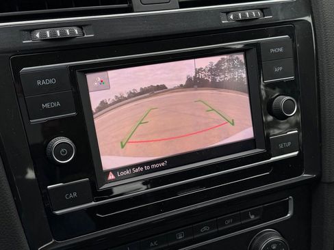 Used 2019 Volkswagen Golf Alltrack S image 21