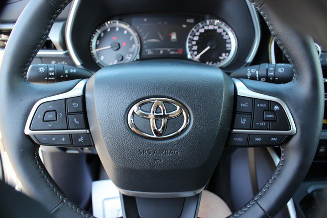 Used 2026 Toyota Highlander XLE AWD/4WD image 12