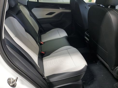 New 2025 Volkswagen Tiguan SE image 33