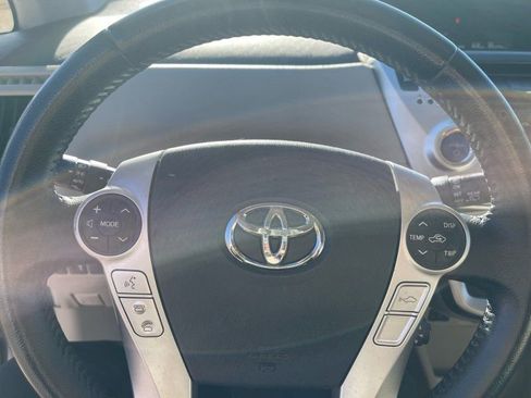 Used 2014 Toyota Prius V Five image 15