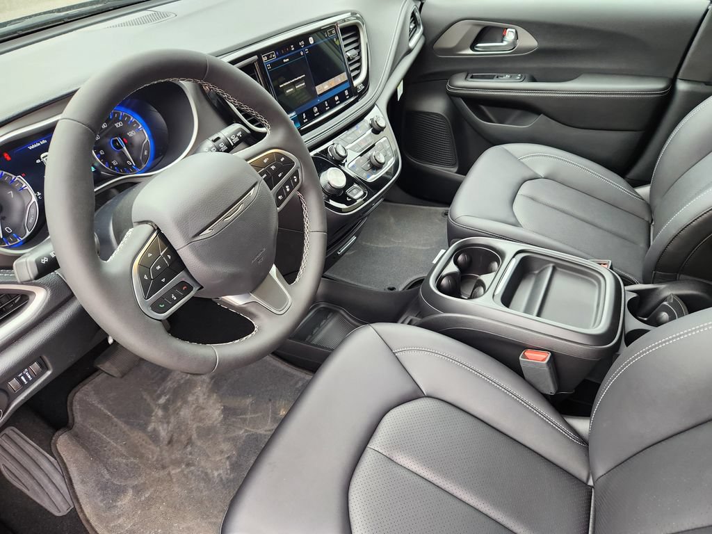 New 2027 Chrysler Pacifica Select AWD/4WD image 7
