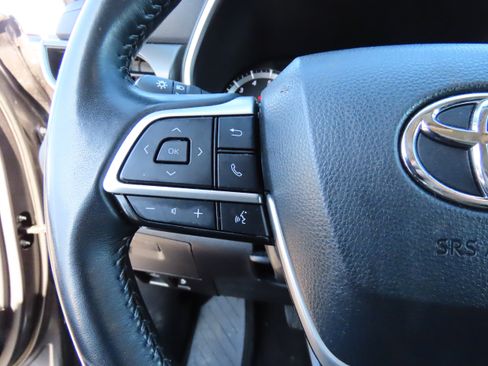 Used 2023 Toyota Highlander XLE image 33