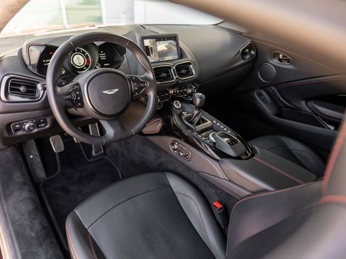 Used 2021 Aston Martin V8 Vantage Coupe RWD image 16