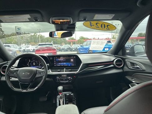 Used 2024 Chevrolet Trax RS w/ Driver Confidence Package image 38