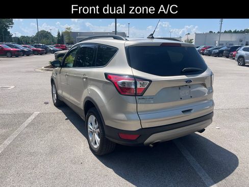 Used 2018 Ford Escape SE w/ SE Sync 3 Package FWD image 5