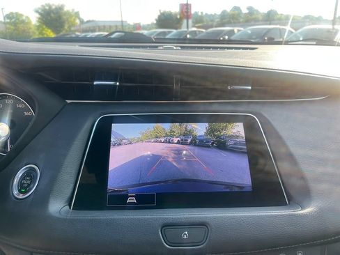 Used 2023 Cadillac XT4 Premium Luxury FWD image 17