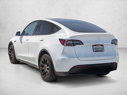 Used 2021 Tesla Model Y Long Range AWD/4WD image 7