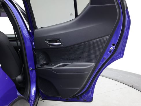 Used 2020 Toyota C-HR LE FWD image 30