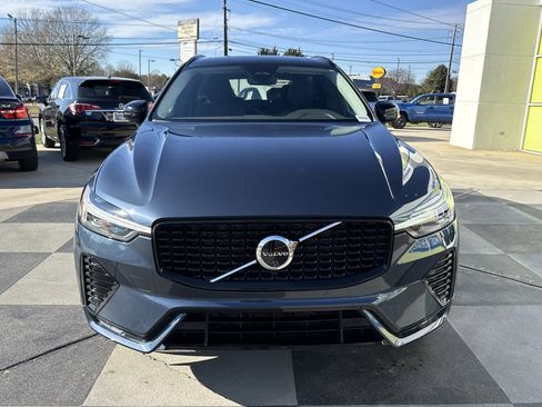 Used 2025 Volvo XC60 B5 Plus image 3