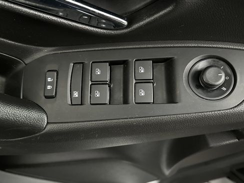 Used 2022 Chevrolet Trax LT w/ LT Convenience Package image 17