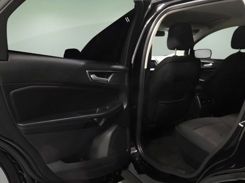 Used 2020 Ford Edge SE FWD image 12