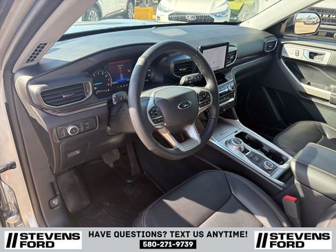Used 2022 Ford Explorer Limited w/ Equipment Group 301A AWD/4WD image 15