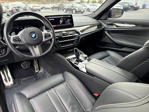 Used 2022 BMW M550i xDrive M550i xDrive w/ Executive Package image 11