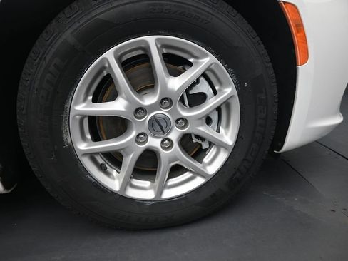 Used 2023 Chrysler Pacifica Touring-L FWD image 11