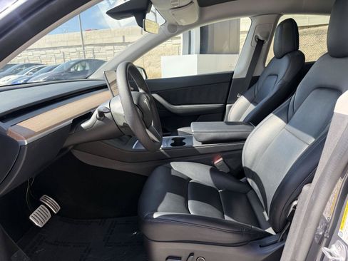 Used 2022 Tesla Model Y Performance AWD/4WD image 13