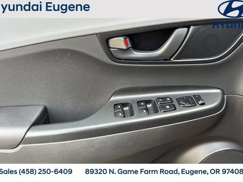 Used 2021 Hyundai Kona SE AWD/4WD image 12