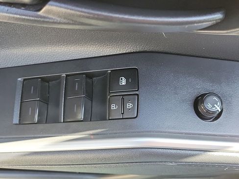 Used 2024 Toyota Highlander LE FWD image 24