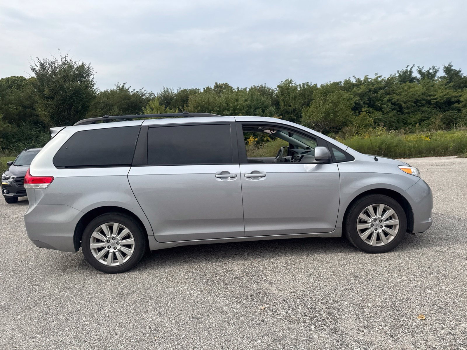 Used 2012 Toyota Sienna LE w/ Towing Pkg AWD/4WD image 14