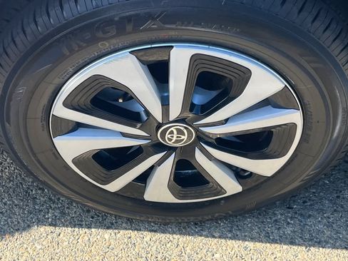 Used 2017 Toyota Prius Prime Advanced FWD image 10
