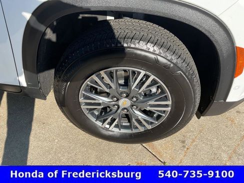 Used 2025 Chevrolet Traverse LT w/ Enhanced Driving Package FWD image 13